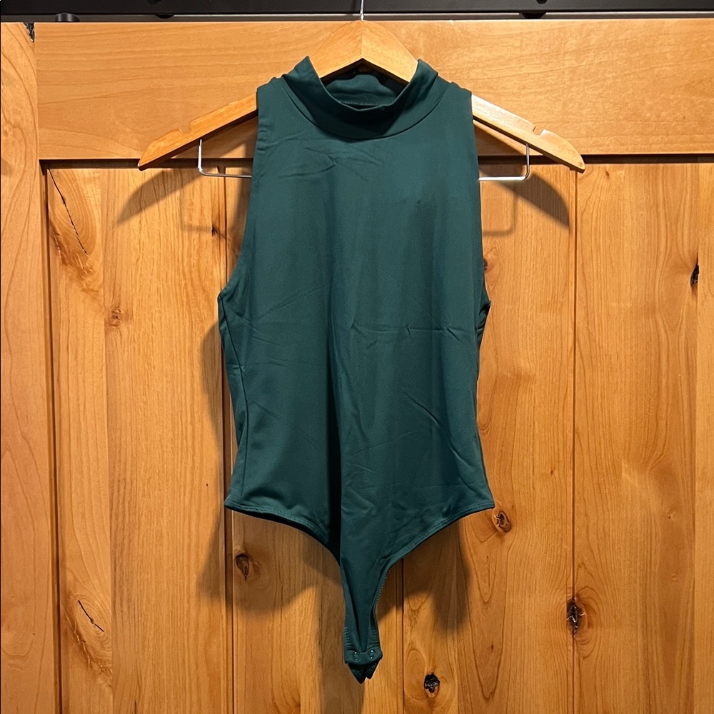 House of Harlow 1960 Forest Green Sleeveless Bodysuit - Medium